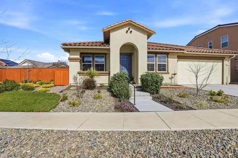 2761 Glenview Dr, Hollister, CA 95023