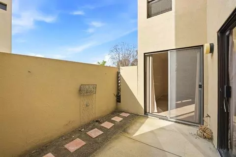 Exterior - 1067 Padre Dr 2, Salinas, CA 93901 photo 3 of 5