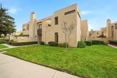 1067 Padre Dr 2, Salinas, CA 93901