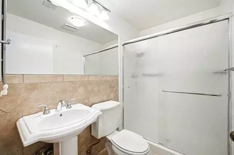 Bath - 1067 Padre Dr 2, Salinas, CA 93901 photo 2 of 2