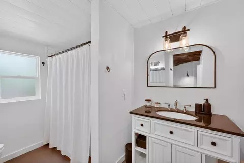 Bath - 125 Shadowbrook Rd, Ben Lomond, CA 95005 photo 1 of 6
