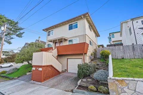 Exterior - 301 7th St, Pacific Grove, CA 93950 photo 2 of 9