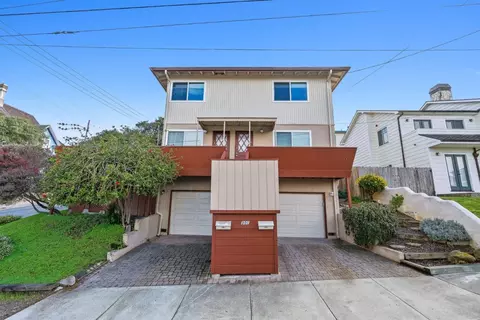 301 7th St, Pacific Grove, CA 93950