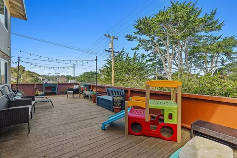 Exterior - 301 7th St, Pacific Grove, CA 93950 photo 8 of 9