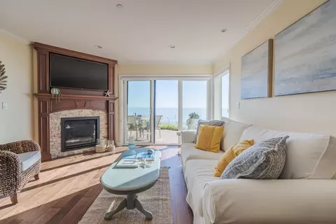 Living - 60 Seascape Resort Dr, Aptos, CA 95003 photo 2 of 4