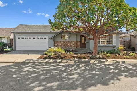15 Del Rey Cir, Salinas, CA 93901
