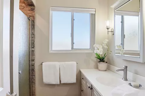 Bath - 701 Archer St, Monterey, CA 93940 photo 4 of 4
