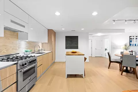 8 Buchanan St 300, San Francisco, CA 94102