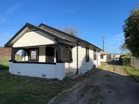 739 Pine Dr, Hollister, CA 95023