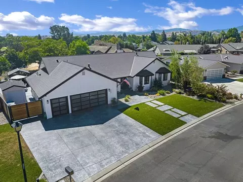 View/Area - 1220 S Ridgemark Dr, Hollister, CA 95023 photo 1 of 11
