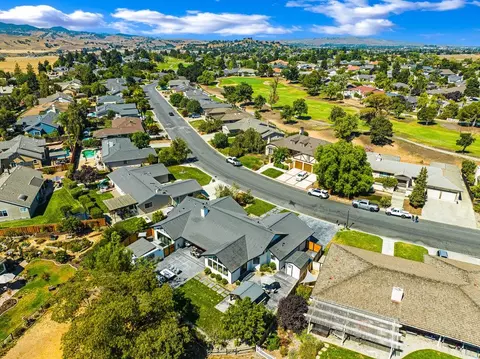 View/Area - 1220 S Ridgemark Dr, Hollister, CA 95023 photo 6 of 11