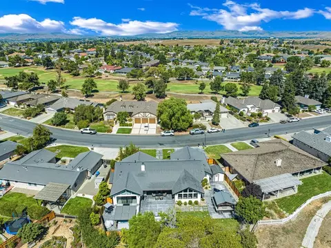 View/Area - 1220 S Ridgemark Dr, Hollister, CA 95023 photo 7 of 11