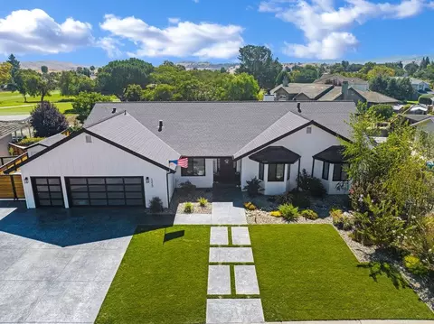 View/Area - 1220 S Ridgemark Dr, Hollister, CA 95023 photo 2 of 11