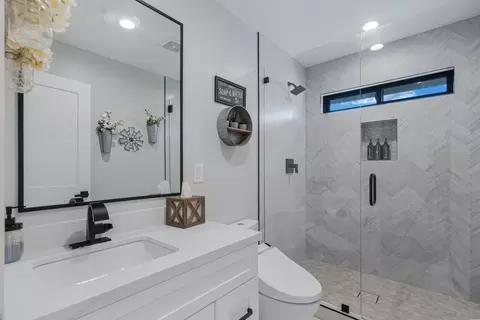 Bath - 1220 S Ridgemark Dr, Hollister, CA 95023 photo 1 of 5