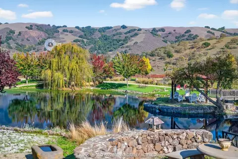 3970 Leavesley Rd, Gilroy, CA 95020