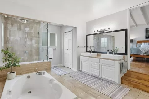 Bath - 645 Skyward Dr, Aptos, CA 95003 photo 3 of 5