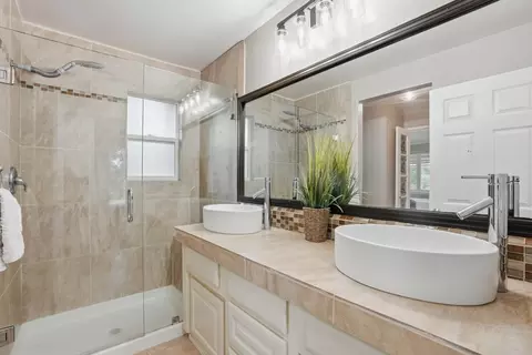 Bath - 645 Skyward Dr, Aptos, CA 95003 photo 5 of 5