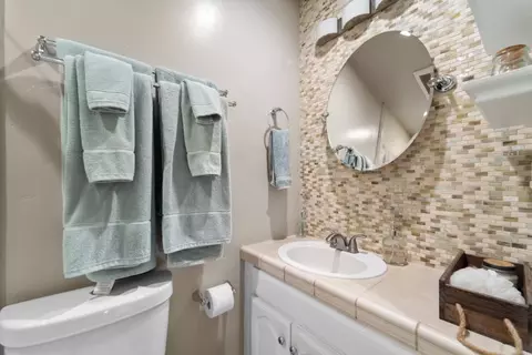 Bath - Park Pl, Capitola, CA 95010 photo 7 of 7