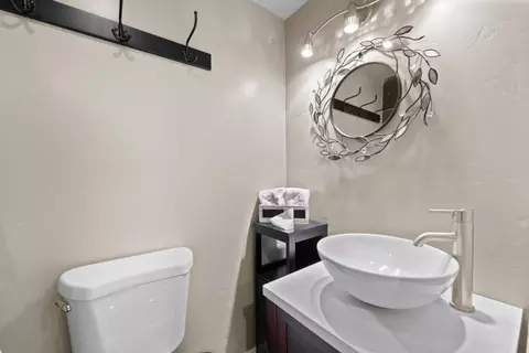 Bath - Park Pl, Capitola, CA 95010 photo 6 of 7