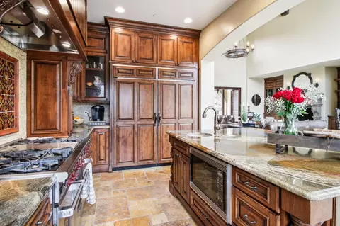 Kitchen - 12220 Heritage, Gilroy, CA 95020 photo 3 of 4