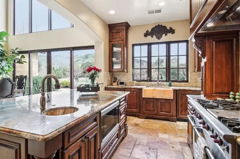 Kitchen - 12220 Heritage, Gilroy, CA 95020 photo 2 of 4
