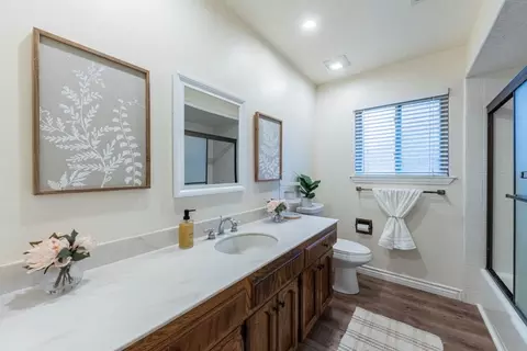 Bath - 1130 Montecito Cir, Salinas, CA 93901 photo 2 of 3