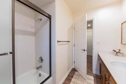 Bath - 1130 Montecito Cir, Salinas, CA 93901 photo 3 of 3