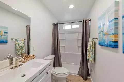 Bath - 2468 Hidden Ln, Hayward, CA 94541 photo 4 of 4