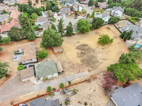 View/Area - 2468 Hidden Ln, Hayward, CA 94541 photo 11 of 21