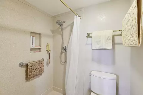 Bath - 939 Fassler Ave, Pacifica, CA 94044 photo 4 of 5