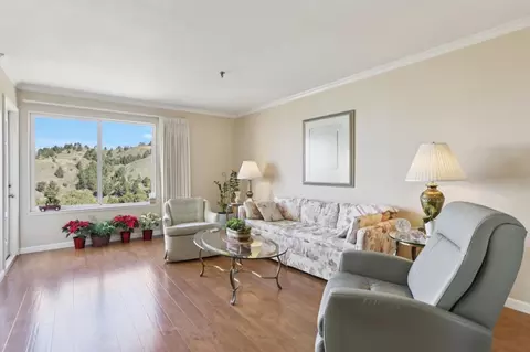 Living - 939 Fassler Ave, Pacifica, CA 94044 photo 4 of 8