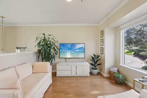Living - 939 Fassler Ave, Pacifica, CA 94044 photo 3 of 8