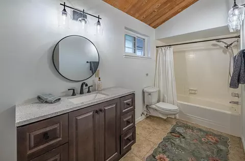 Bath - 844 River Rd, Salinas, CA 93908 photo 5 of 7