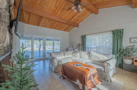Living - 844 River Rd, Salinas, CA 93908 photo 1 of 4