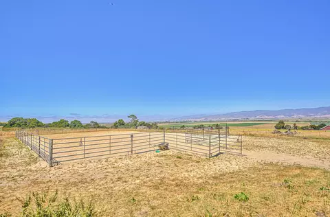 Exterior - 844 River Rd, Salinas, CA 93908 photo 8 of 16