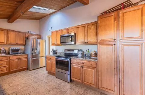Kitchen - 844 River Rd, Salinas, CA 93908 photo 3 of 5