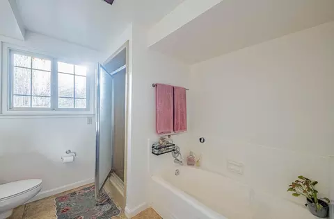 Bath - 844 River Rd, Salinas, CA 93908 photo 2 of 7