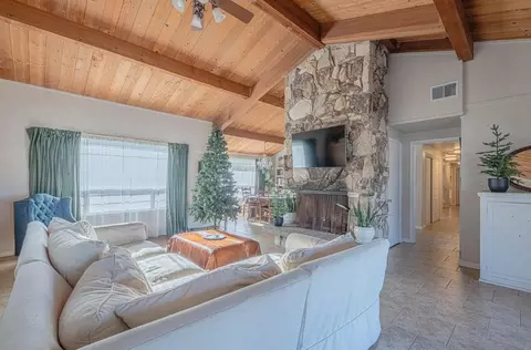Living - 844 River Rd, Salinas, CA 93908 photo 4 of 4