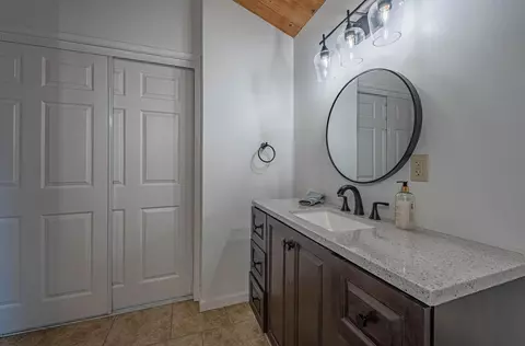 Bath - 844 River Rd, Salinas, CA 93908 photo 6 of 7