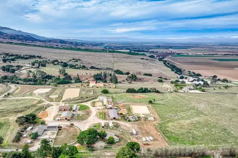 View/Area - 844 River Rd, Salinas, CA 93908 photo 3 of 6
