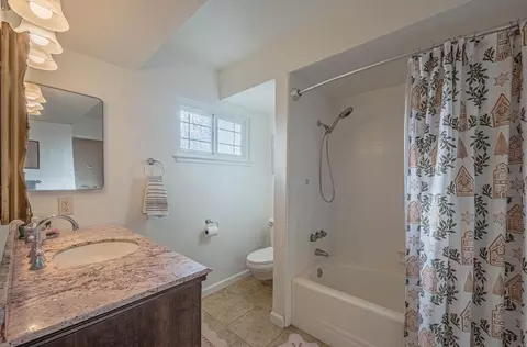 Bath - 844 River Rd, Salinas, CA 93908 photo 4 of 7