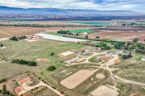 View/Area - 844 River Rd, Salinas, CA 93908 photo 5 of 6