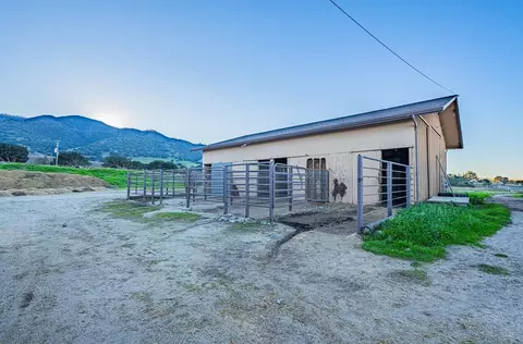 Exterior - 844 River Rd, Salinas, CA 93908 photo 14 of 16