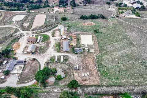 View/Area - 844 River Rd, Salinas, CA 93908 photo 4 of 6