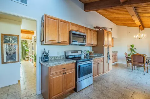 Kitchen - 844 River Rd, Salinas, CA 93908 photo 2 of 5