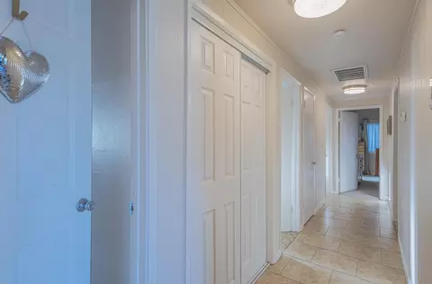Entry Way - 844 River Rd, Salinas, CA 93908 photo 2 of 4