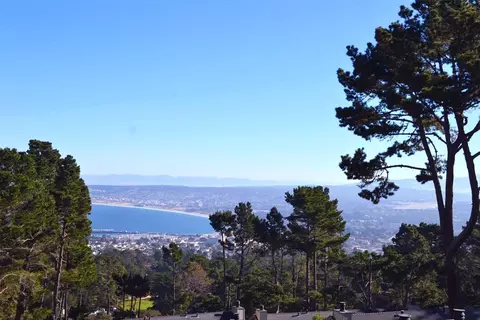 70 Forest Ridge Rd 30, Monterey, CA 93940