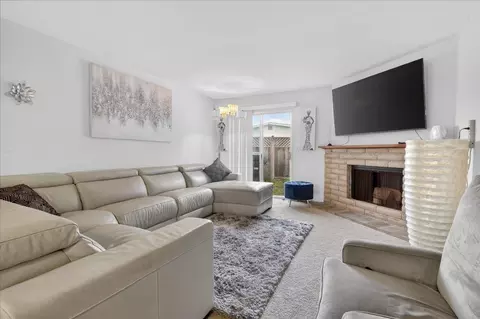 Living - 525 Cloudview Dr, Watsonville, CA 95076 photo 2 of 3