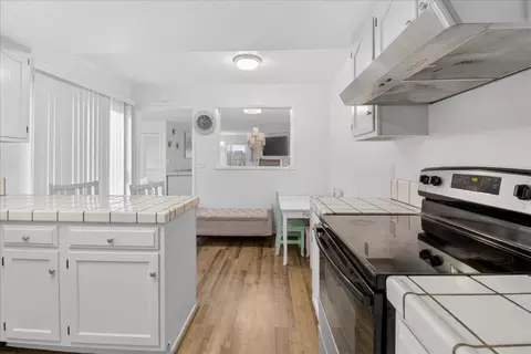 Kitchen - 525 Cloudview Dr, Watsonville, CA 95076 photo 4 of 5