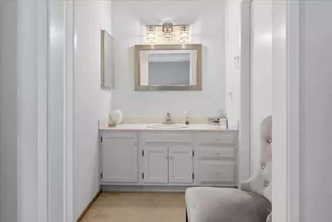 Bath - 525 Cloudview Dr, Watsonville, CA 95076 photo 3 of 4